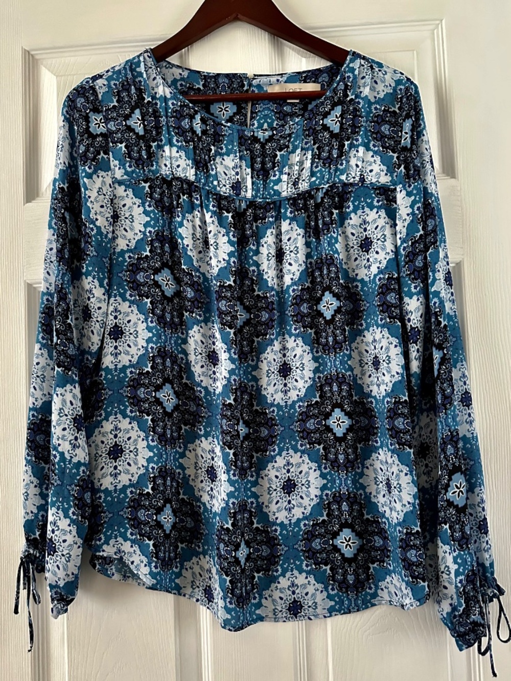 LOFT Women’s Blue Black White Long Sleeve Blouse Size M Relaxed Fit NWOT